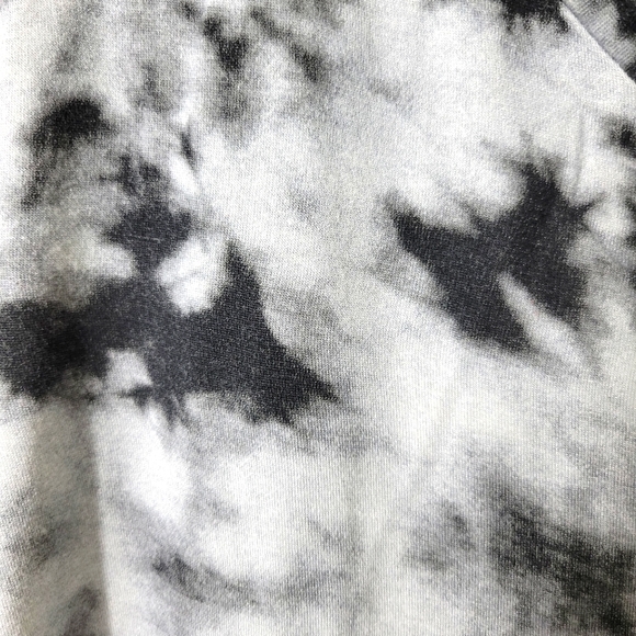 Bluenotes tie dye v-neck t-shirt. Size small - Picture 5 of 5